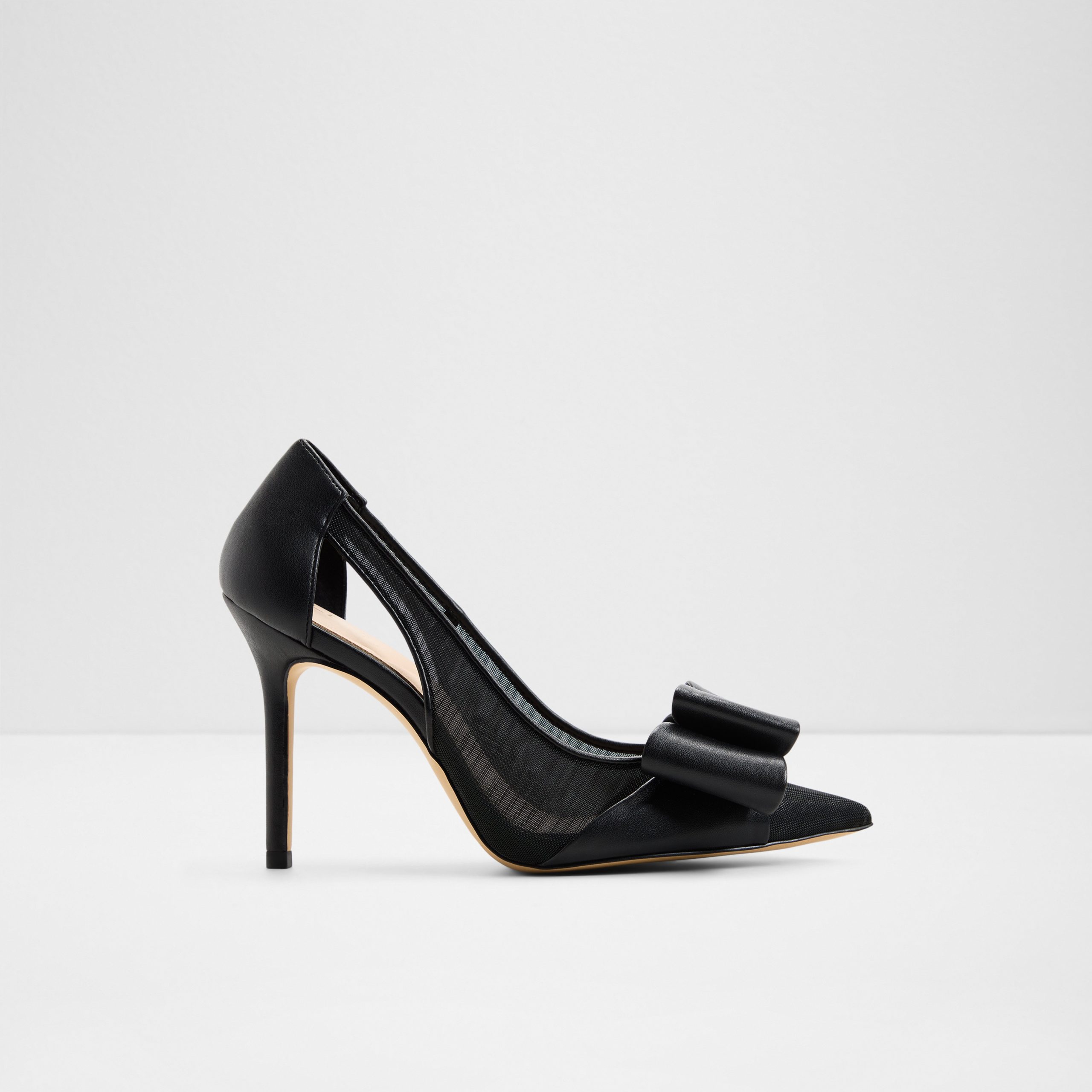Prestigious Pump in Black